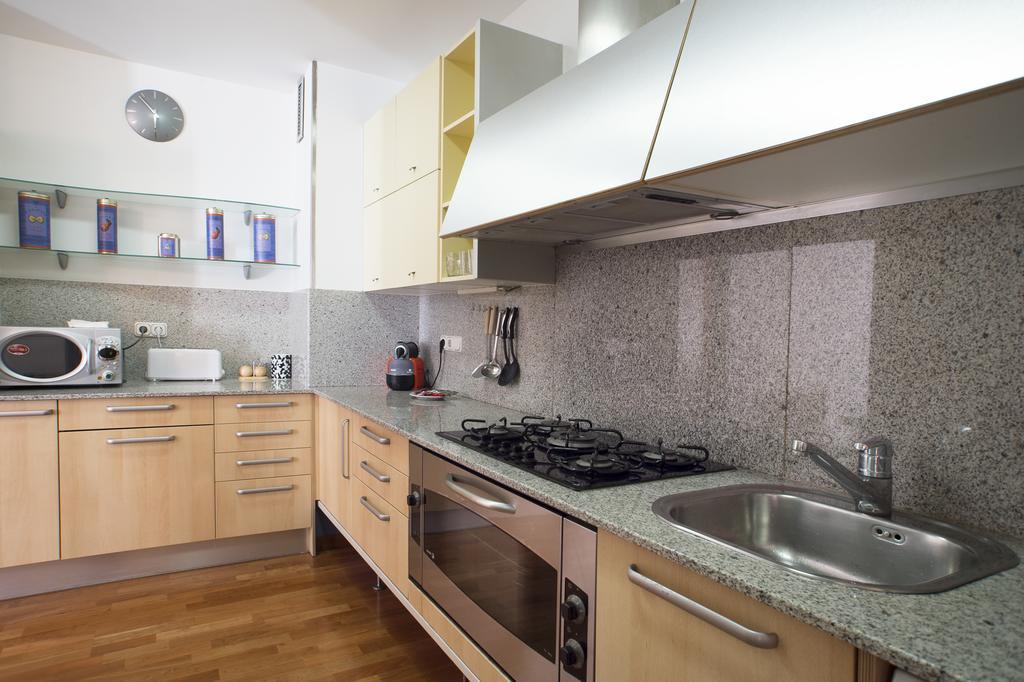 Canela Homes Barcelona Universitat Luaran gambar