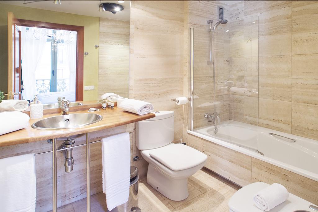 Canela Homes Barcelona Universitat Luaran gambar